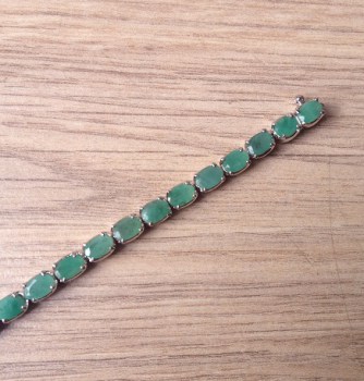 Zilveren edelsteen armband gezet met Emerald en schuifslot